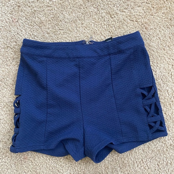 Dark blue shorts - Picture 1 of 3